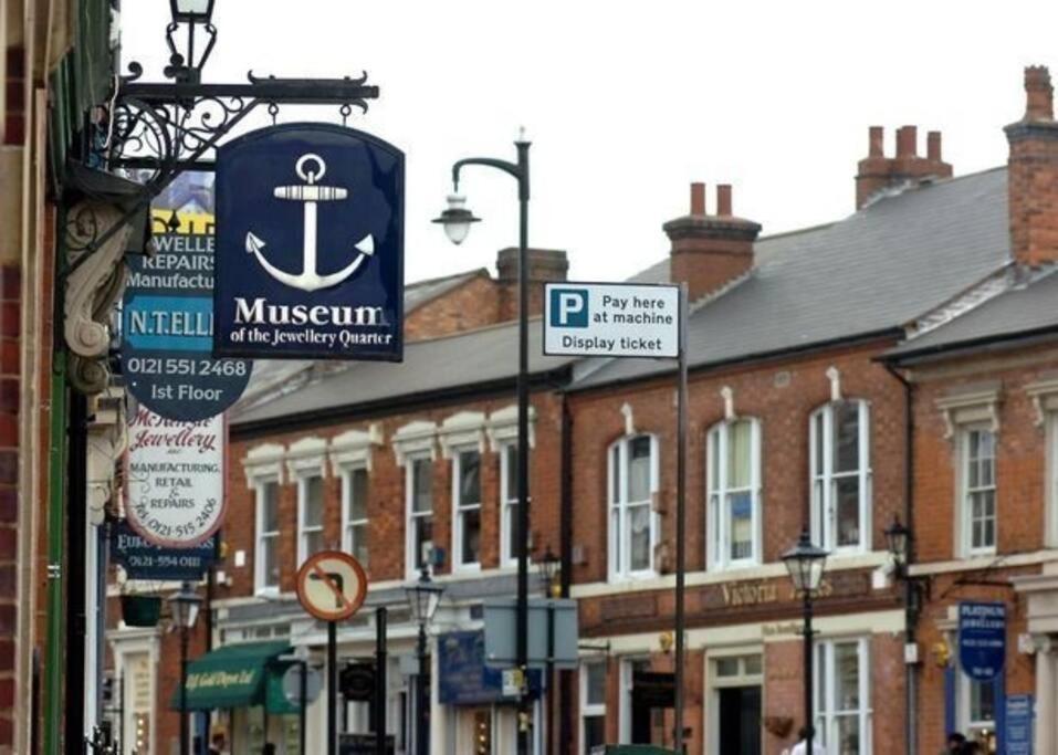 Stylish Jewellery Quarter Apartment Sleeps 4 เบอร์มิงแฮม ภายนอก รูปภาพ